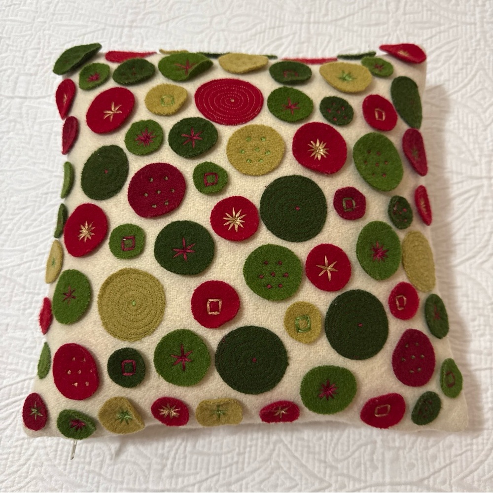 Crate‎ & Barrel Wool "Cheer" Throw Pillow Ivory Red Green Appliqué, Down Insert